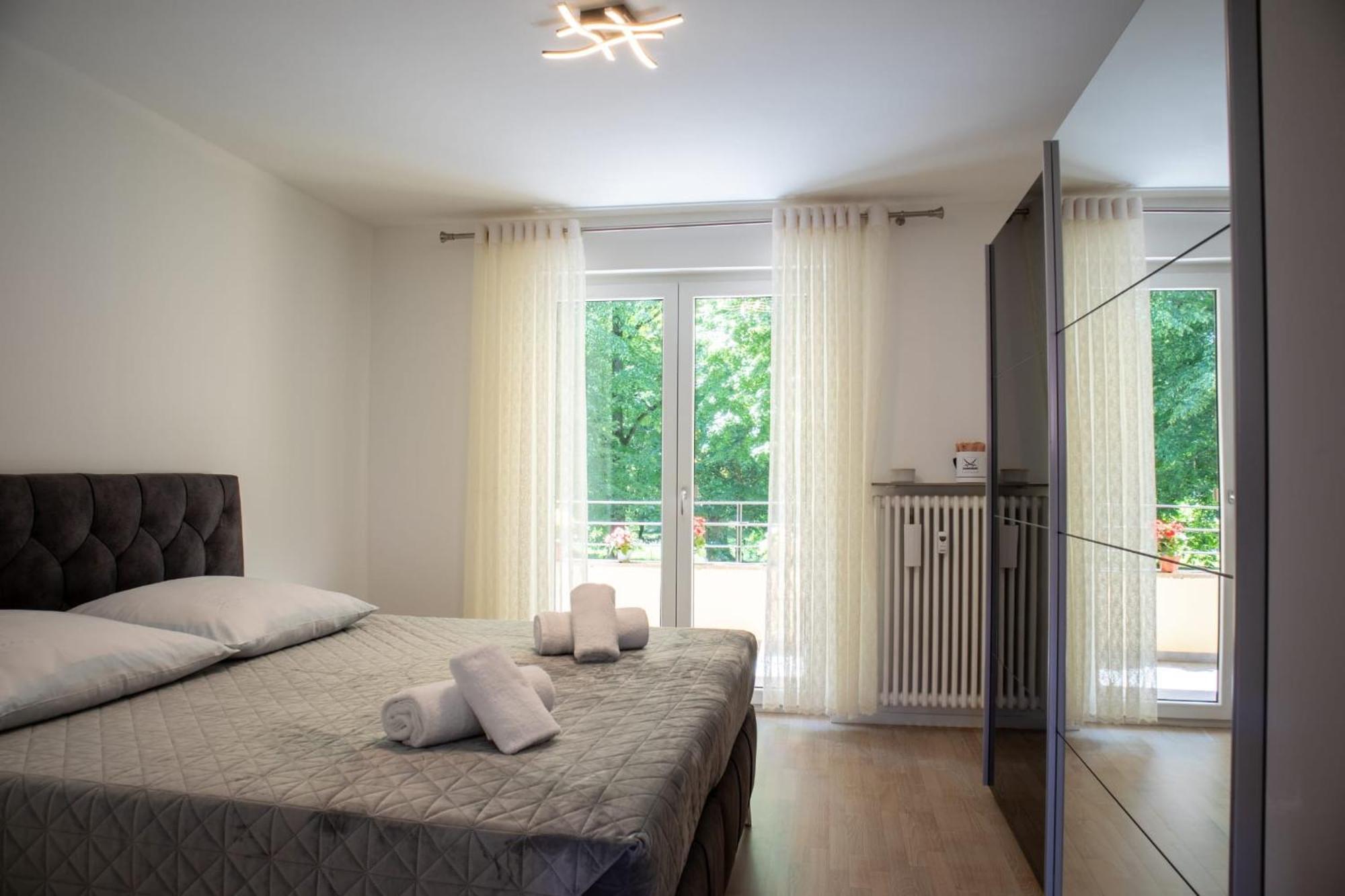 Mega Lux Apartment Esslingen am Neckar ภายนอก รูปภาพ